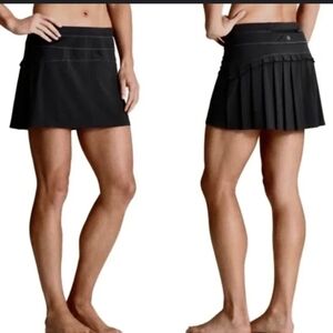 Athleta Run Around Pleated Back Tennis Skirt Skort Golf Shorts Grey Yellow M